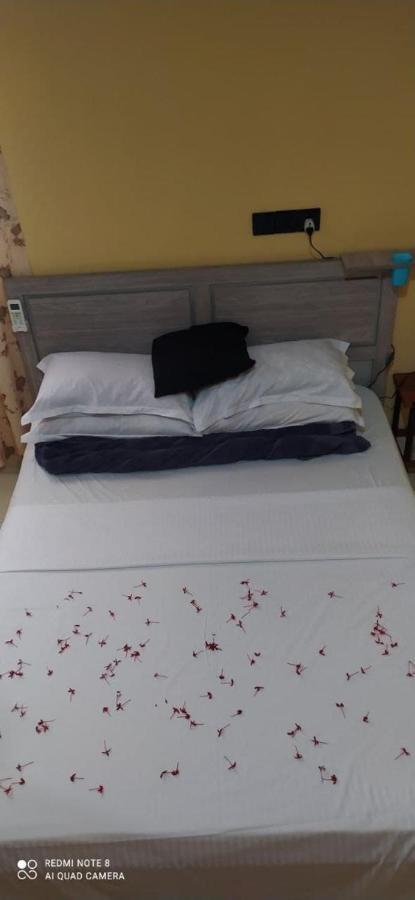 Night Star Dhangethi Bed & Breakfast Екстериор снимка