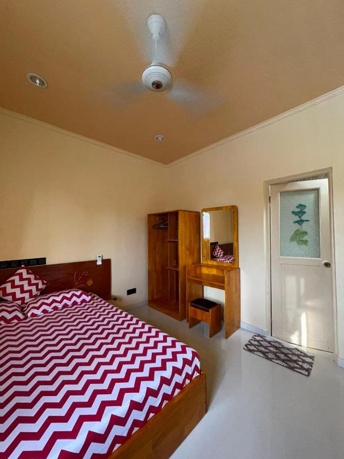 Night Star Dhangethi Bed & Breakfast Екстериор снимка