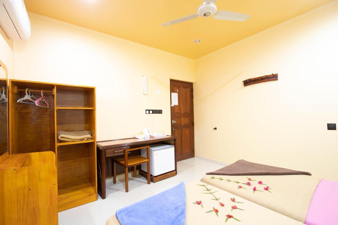 Night Star Dhangethi Bed & Breakfast Екстериор снимка