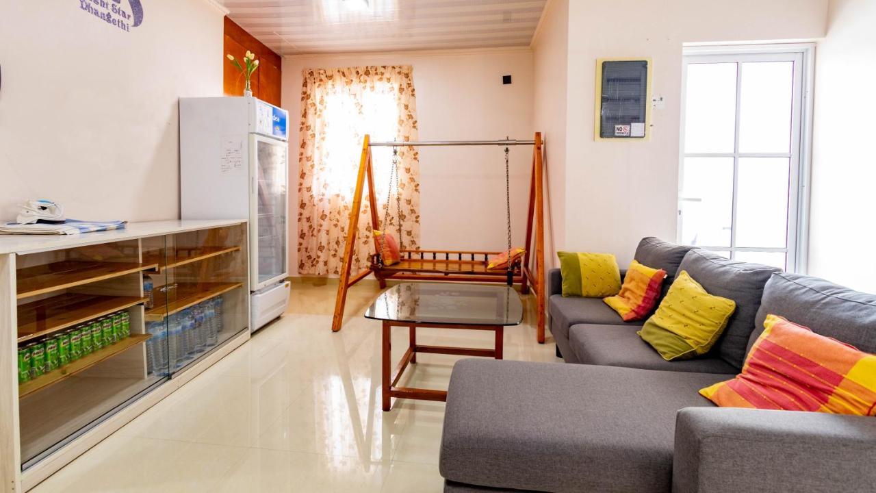 Night Star Dhangethi Bed & Breakfast Екстериор снимка