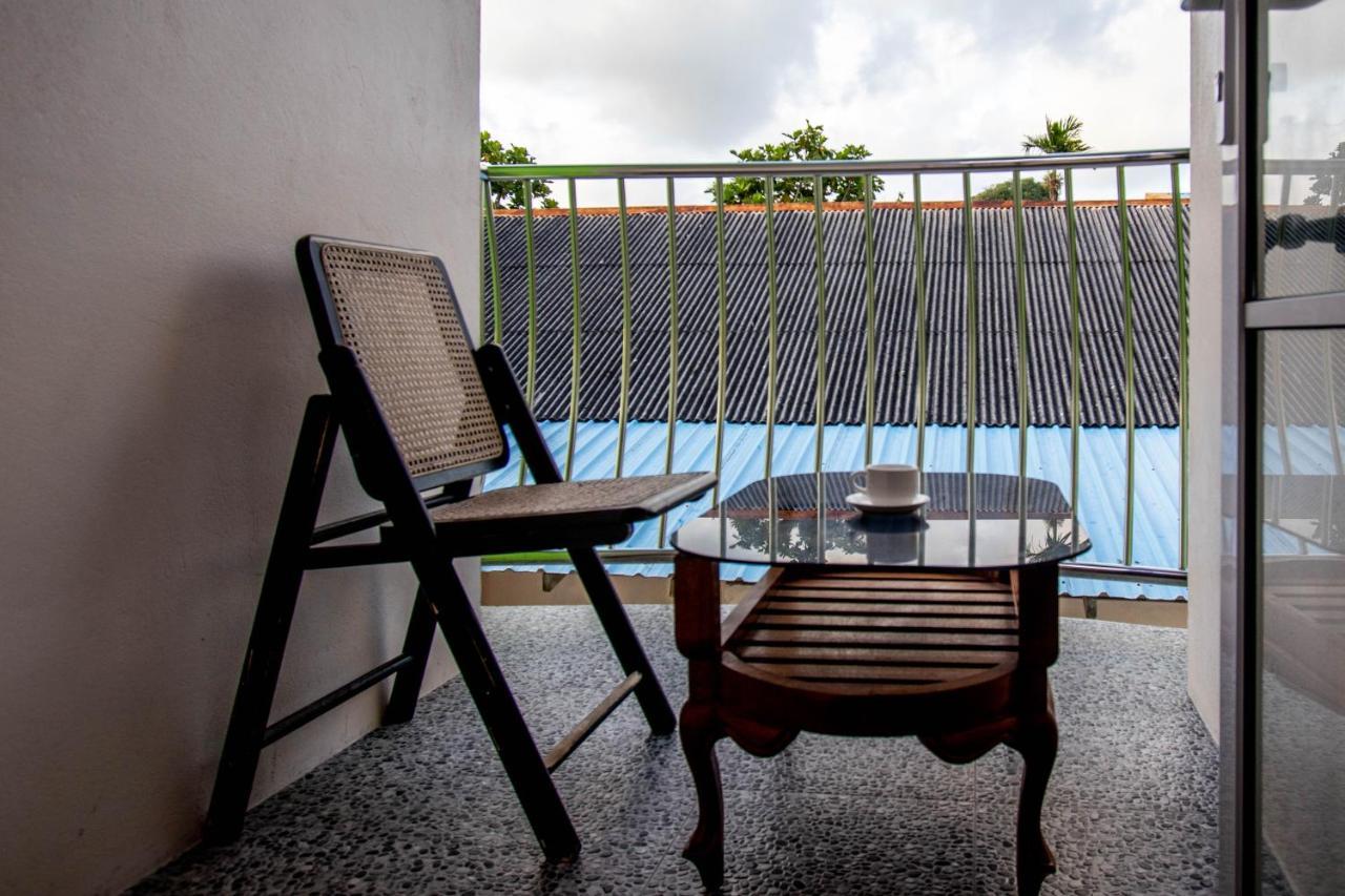 Night Star Dhangethi Bed & Breakfast Екстериор снимка