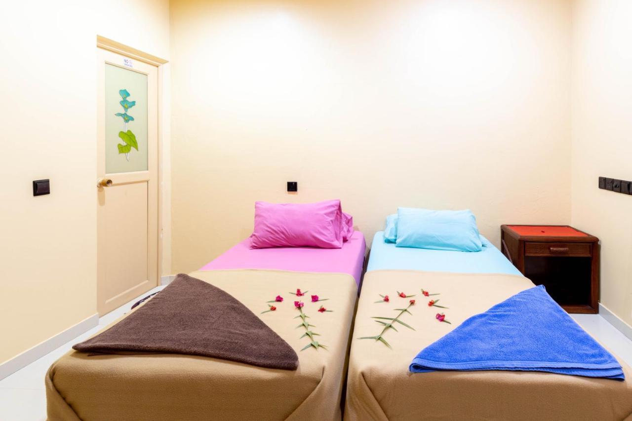 Night Star Dhangethi Bed & Breakfast Екстериор снимка