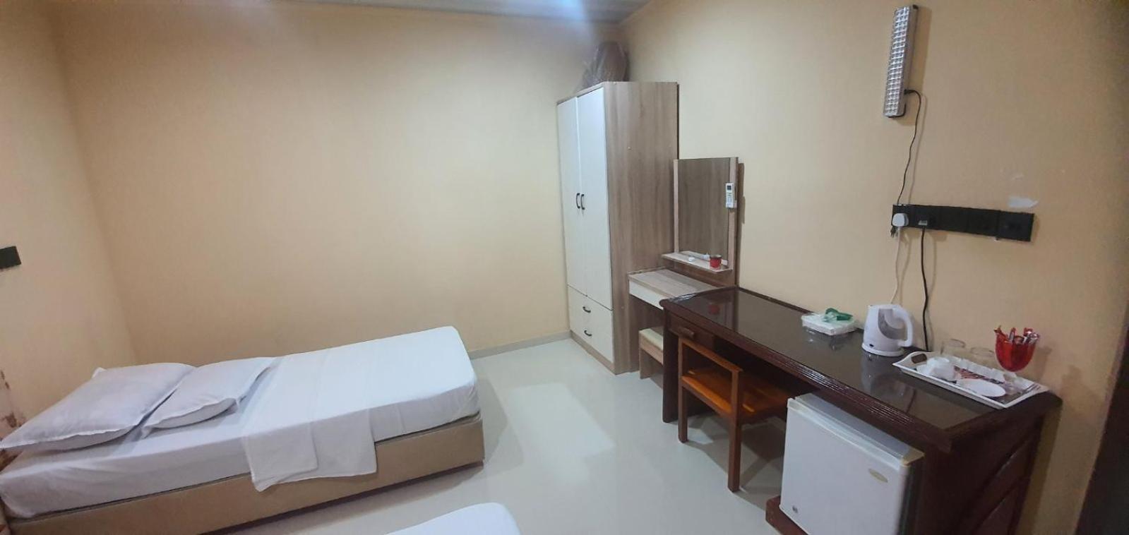 Night Star Dhangethi Bed & Breakfast Екстериор снимка