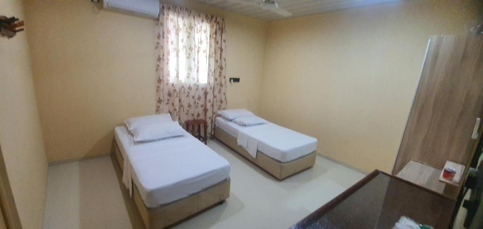 Night Star Dhangethi Bed & Breakfast Екстериор снимка